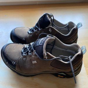 Ahnu vibram hiking boots